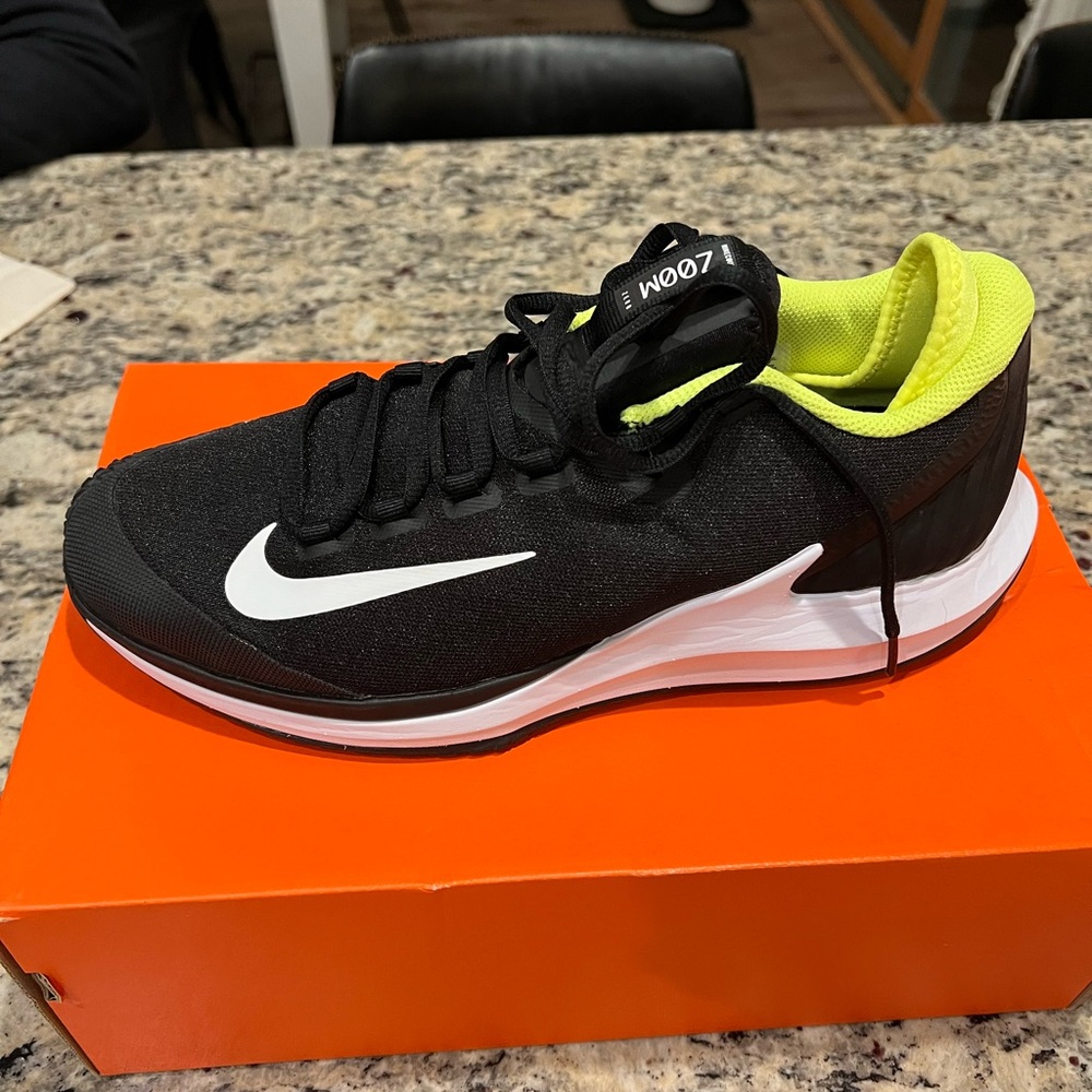 Men’s size 9.5 Nike air zoom hyperace 2’s. New in box